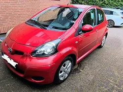 Rot Gebraucht 2010 Toyota Aygo Kleinwagen | 2.600 € (Guter Preis)