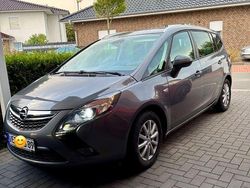 Grau Gebraucht 2016 Opel Zafira Tourer Business Edition Van / Kleinbus | 12.300 € (Etwas zu teuer)