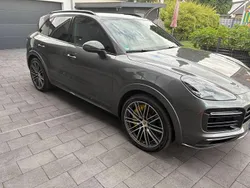 Grau Gebraucht 2021 Porsche Cayenne GTS SUV | 95.000 € (Teuer)