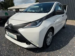 Weiß Gebraucht 2016 Toyota Aygo Kleinwagen | 6.590 € (Fairer Preis)
