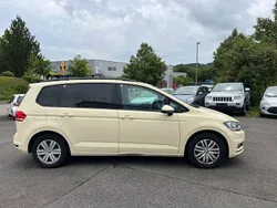 Gelb Gebraucht 2018 VW Touran Van / Kleinbus | 5.700 €
