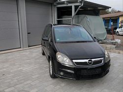 Saphirschwarz mi2 Gebraucht 2005 Opel Zafira Edition Van / Kleinbus | 2.350 € (Fairer Preis)