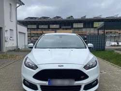 Weiß Gebraucht 2015 Ford Focus ST Limousine | 12.000 € (Superpreis)
