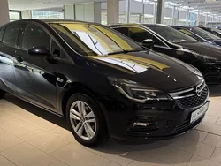 Schwarz Gebraucht 2018 Opel Astra Limousine | 10.490 € (Fairer Preis)