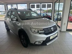 Silber Gebraucht 2018 Dacia Sandero Celebration Kleinwagen | 8.400 € (Guter Preis)