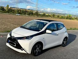 Weiß Gebraucht 2017 Toyota Aygo X-wave Kleinwagen | 7.500 € (Guter Preis)