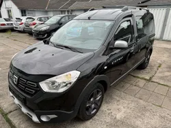 Perlmuttschwarz Gebraucht 2017 Dacia Dokker Celebration Van | 9.999 € (Fairer Preis)