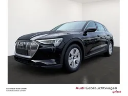 Brillantschwarz Gebraucht 2021 Audi e-tron Basis SUV | 26.490 € (Guter Preis)