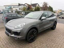 Grau Gebraucht 2015 Porsche Cayenne SUV | 34.000 € (Teuer)