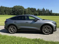Grau Gebraucht 2023 Audi Q4 e-tron Basis SUV | 38.888 €