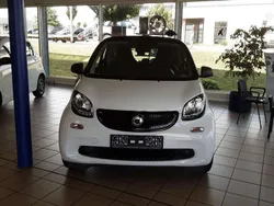 Schwarz/weiß Gebraucht 2018 Smart ForTwo Coupé Coupé | 8.100 € (Fairer Preis)