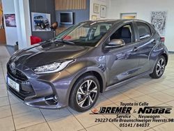 Grau Neu 2025 Toyota Yaris Hybrid Limousine | 28.450 € (Etwas zu teuer)