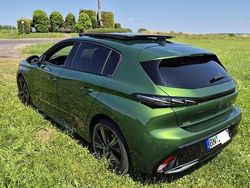 Grün Gebraucht 2023 Peugeot 308 GT Limousine | 26.800 €