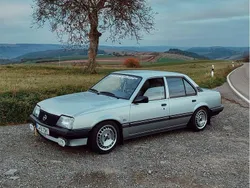 Silber Gebraucht 1985 Opel Ascona Limousine | 6.500 €