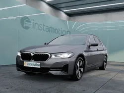 Grau Gebraucht 2023 BMW 520 Kombi | 41.750 € (Guter Preis)