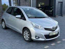 Silber Gebraucht 2013 Toyota Yaris Cool Kleinwagen | 7.490 € (Fairer Preis)