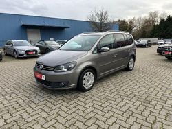 Grau Gebraucht 2011 VW Touran Van / Kleinbus | 10.490 € (Teuer)