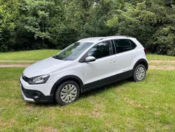 Weiß Gebraucht 2016 VW Polo Cross Kleinwagen | 12.500 €