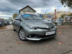 Grau Gebraucht 2016 Toyota Auris Hybrid Edition-S Limousine | 12.950 € (Fairer Preis)