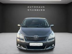 Grau Gebraucht 2012 Toyota Verso Travel Van / Kleinbus | 12.785 € (Teuer)