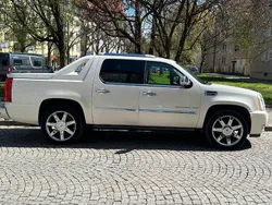 Weiß Gebraucht 2010 Cadillac Escalade SUV | 21.490 € (Etwas zu teuer)