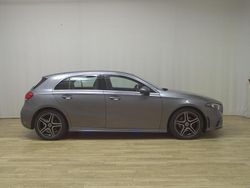 Grau Gebraucht 2021 Mercedes A200 AMG line Limousine | 22.980 € (Fairer Preis)