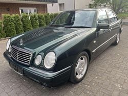 Grün Gebraucht 1998 Mercedes E240 Avantgarde Limousine | 4.800 € (Guter Preis)