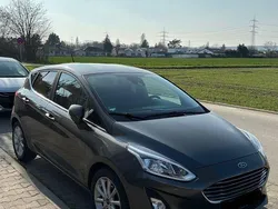 Grau Gebraucht 2018 Ford Fiesta Titanium Kleinwagen | 8.200 € (Guter Preis)