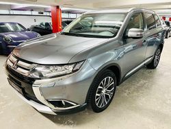 Grau Gebraucht 2016 Mitsubishi Outlander Top SUV | 16.500 € (Fairer Preis)