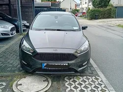 Grau Gebraucht 2017 Ford Focus ST-Line Limousine | 8.000 € (Guter Preis)