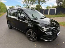 Schwarz Gebraucht 2022 Mercedes T180 Van / Kleinbus | 26.800 € (Fairer Preis)