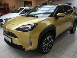 Warm gold metallic Neu 2024 Toyota Yaris Cross Elegant SUV | 31.490 € (Teuer)