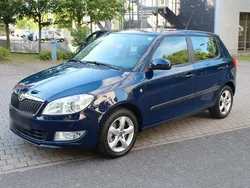 Blau Gebraucht 2011 Skoda Fabia Kleinwagen | 7.799 € (Fairer Preis)