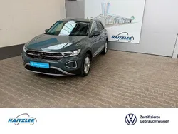 Petroleum blue metallic (metallic) Gebraucht 2024 VW T-Roc Style SUV | 32.680 € (Etwas zu teuer)
