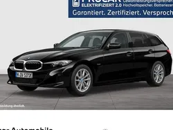Schwarz Gebraucht 2022 BMW 320e Sport Line Kombi | 27.495 € (Fairer Preis)