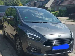 Grau Gebraucht 2018 Ford S-MAX Titanium Van / Kleinbus | 26.000 €