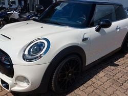Weiß Gebraucht 2016 Mini Cooper S Kleinwagen | 16.590 € (Etwas zu teuer)