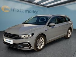 Grau Gebraucht 2022 VW Passat GTE Kombi | 25.899 € (Fairer Preis)