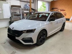 Weiß Gebraucht 2023 Skoda Octavia RS Kombi | 30.600 € (Guter Preis)