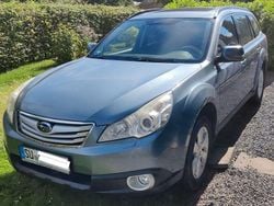 Grün Gebraucht 2011 Subaru Outback Active SUV | 12.000 €