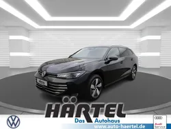 Grenadillschwarz (black), metallic Neu 2025 VW Passat Business Kombi | 45.090 € (Superpreis)