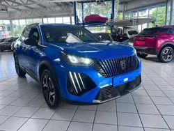 Blau Gebraucht 2024 Peugeot 2008 Allure SUV | 21.500 € (Guter Preis)