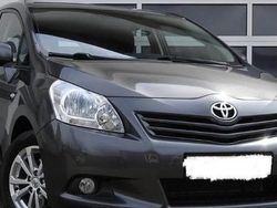 Grau Gebraucht 2011 Toyota Verso Van / Kleinbus | 12.300 €