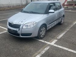 Silber Gebraucht 2010 Skoda Fabia Kleinwagen | 2.700 € (Guter Preis)