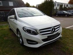 Calcitweiss/zirrusweiss Gebraucht 2018 Mercedes 220 Urban Limousine | 19.400 € (Fairer Preis)