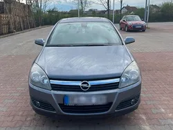 Grau Gebraucht 2006 Opel Astra Limousine | 1.100 € (Guter Preis)
