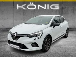 Weiß Gebraucht 2023 Renault Clio V Techno Limousine | 17.999 € (Fairer Preis)