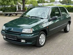 Grün Gebraucht 1995 Renault Clio Limousine | 2.798 €