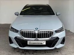 M brooklyn grau metallic Gebraucht 2024 BMW i5 M Sport Limousine | 63.490 €