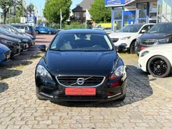 Schwarz Gebraucht 2012 Volvo V40 Momentum Kombi | 11.800 € (Etwas zu teuer)